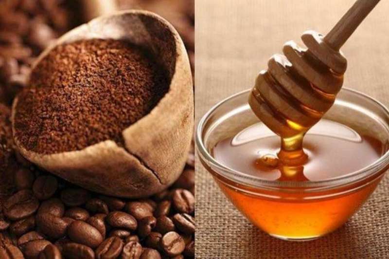 Bã cà phê và mật ong hai nguyên liệu vàng giúp tẩy da chết cực tốt
