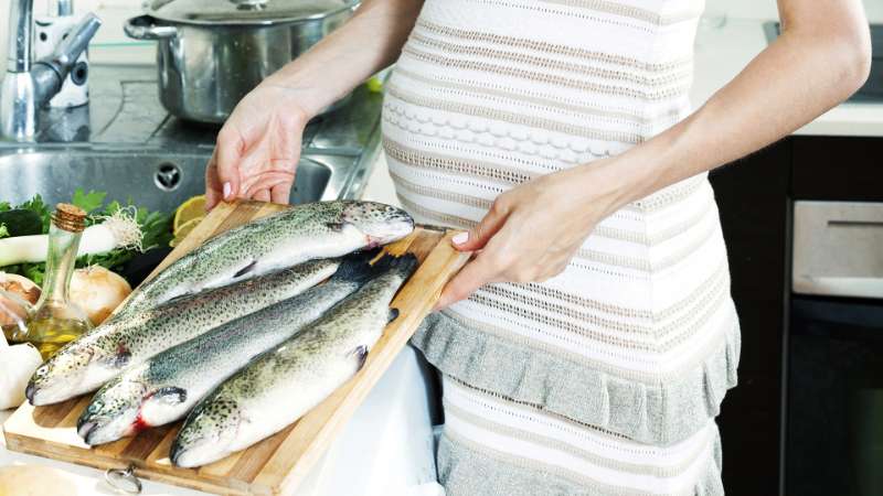 Hải sản là thực phẩm nhiều đạm thai phụ nên bổ sung khi mang thai
