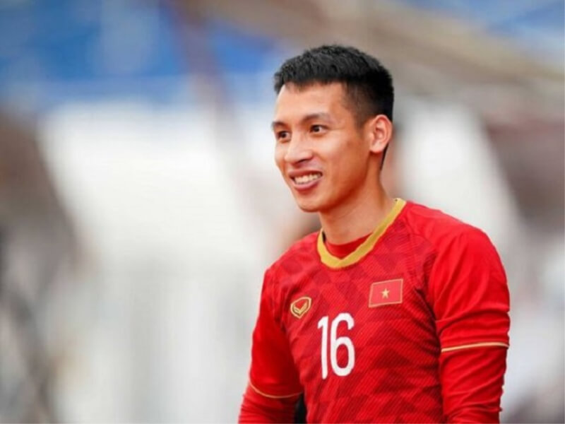 Cầu thủ hùng dũng - chàng tiền vệ của đội tuyển Việt Nam