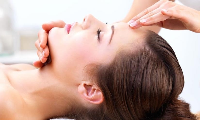 Massage - bấm huyệt đầu và mặt