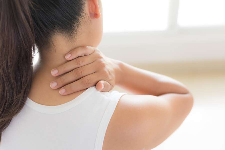 Massage chân giảm đau cổ vai gáy