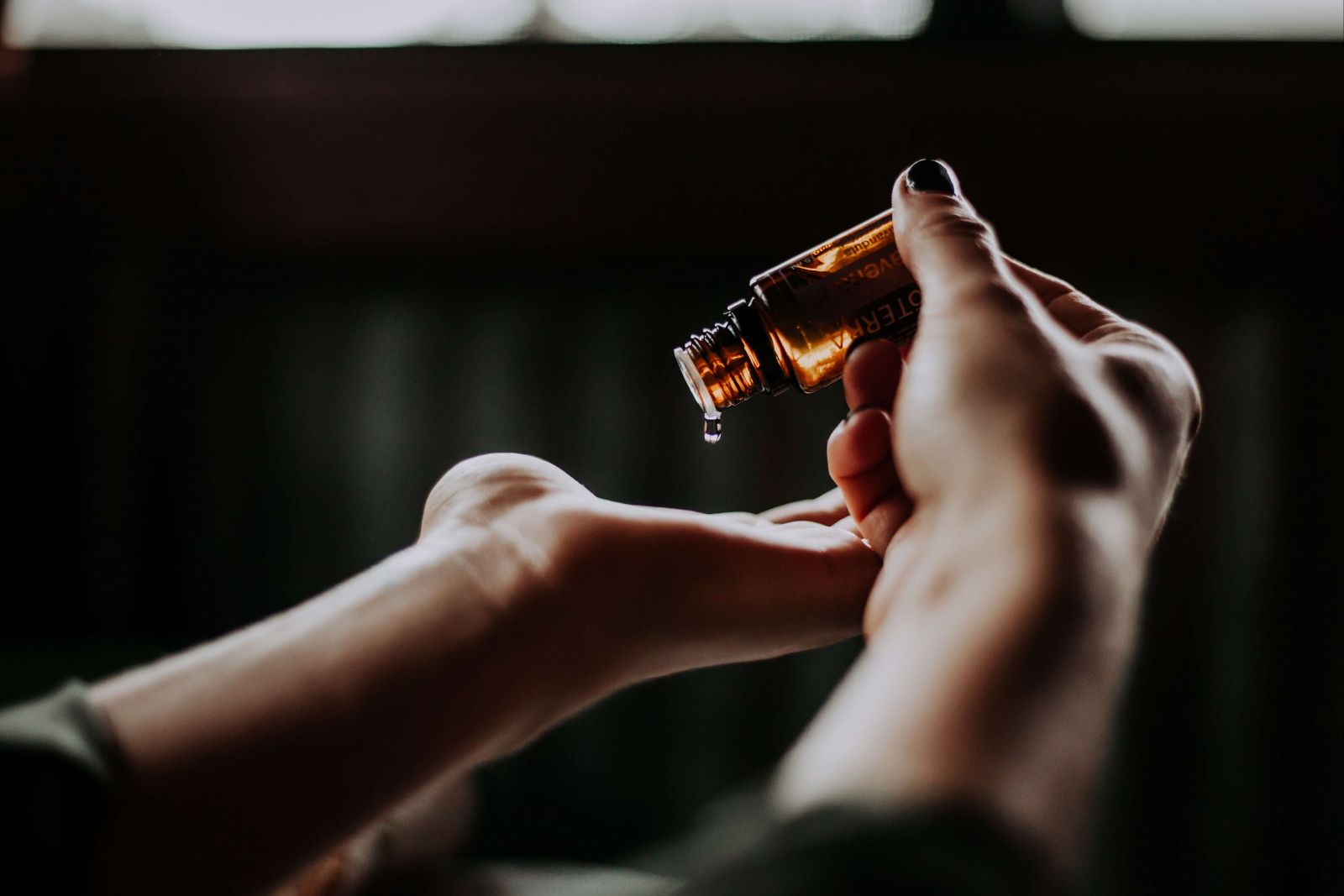 Phương pháp massage mặt với dầu dưỡng da 