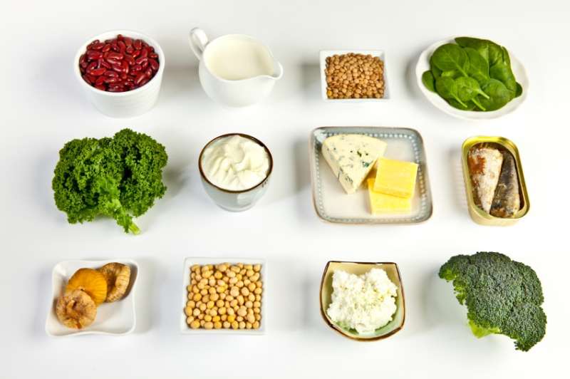 Khi thiếu canxi, người dùng cần bổ sung nhiều thực phẩm giàu dưỡng chất để đảm bảo sức khỏe